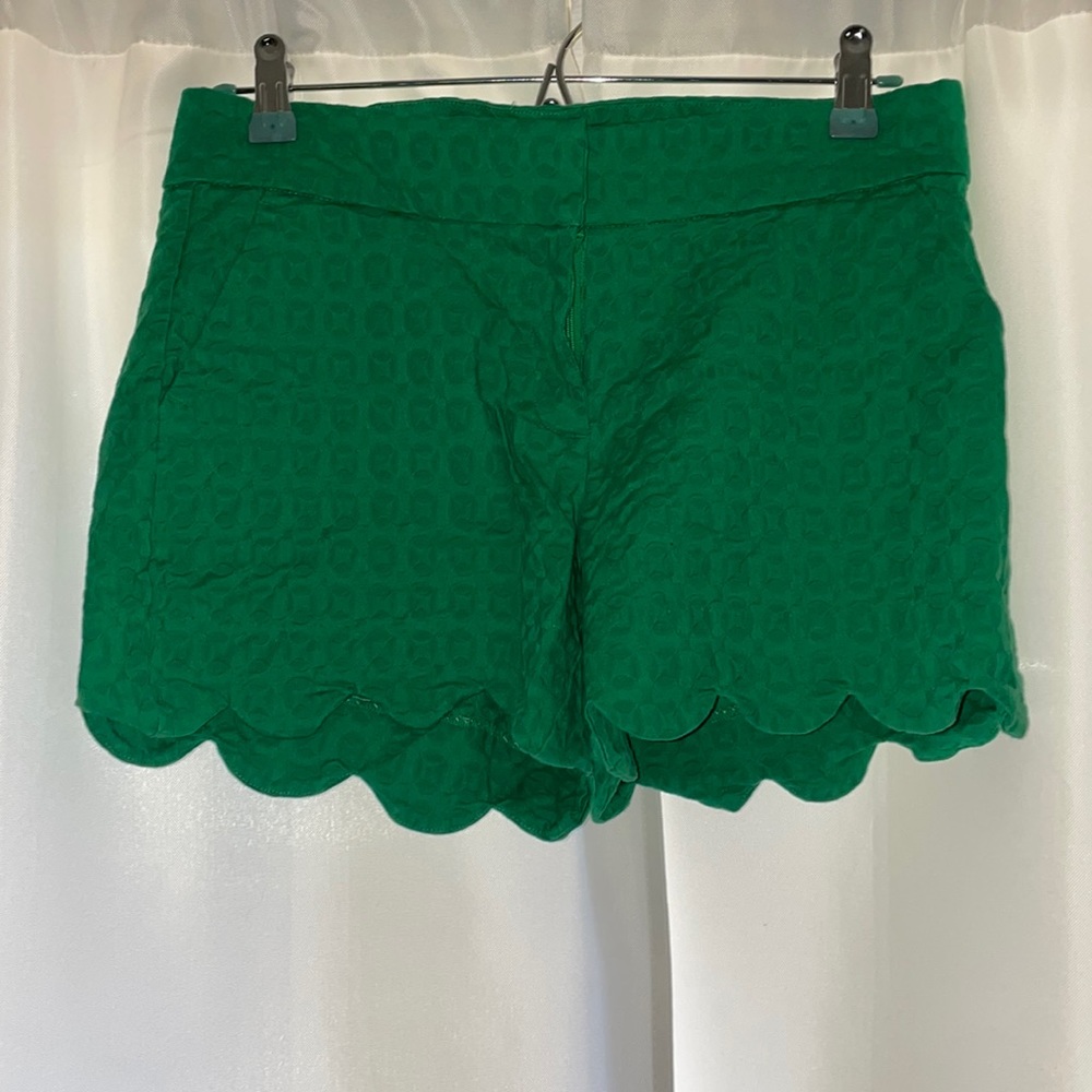 Crown and Ivy Shelby Gingham Print Scalloped Short. Green size 4
